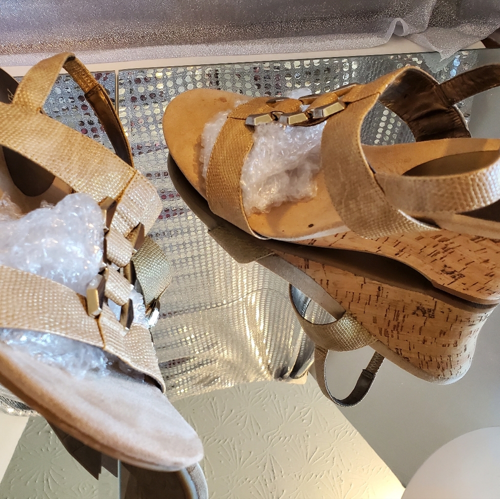 Anne Klein Tan Sandals S 9M - Picture 7 of 7